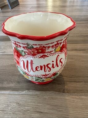 Pioneer Woman Kitchen Utensil Canister red floral
